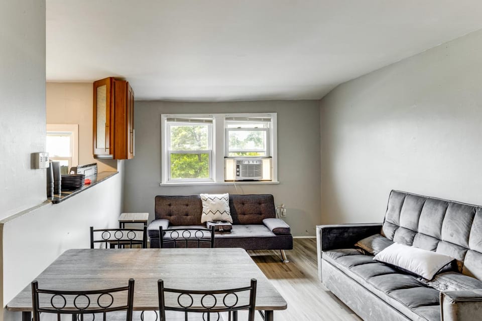 Train to Philly! Pet-Friendly Unit in Barrington Apartment in Cherry Hill