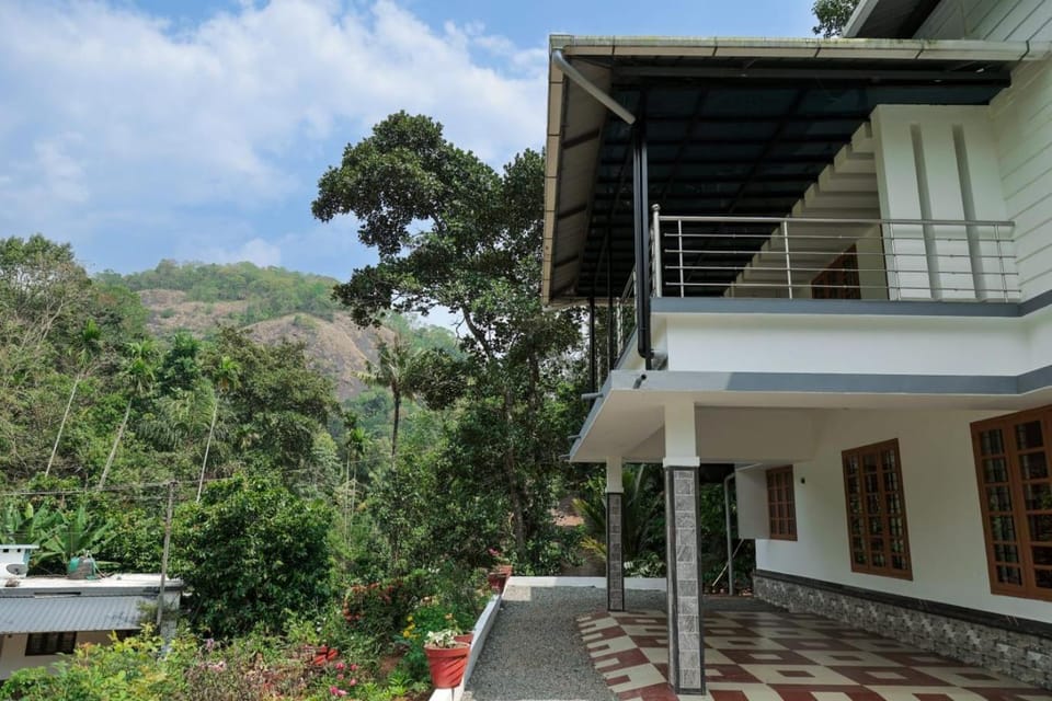 JUNGLE ViLLA NEAR MUNNAR Villa in Kerala
