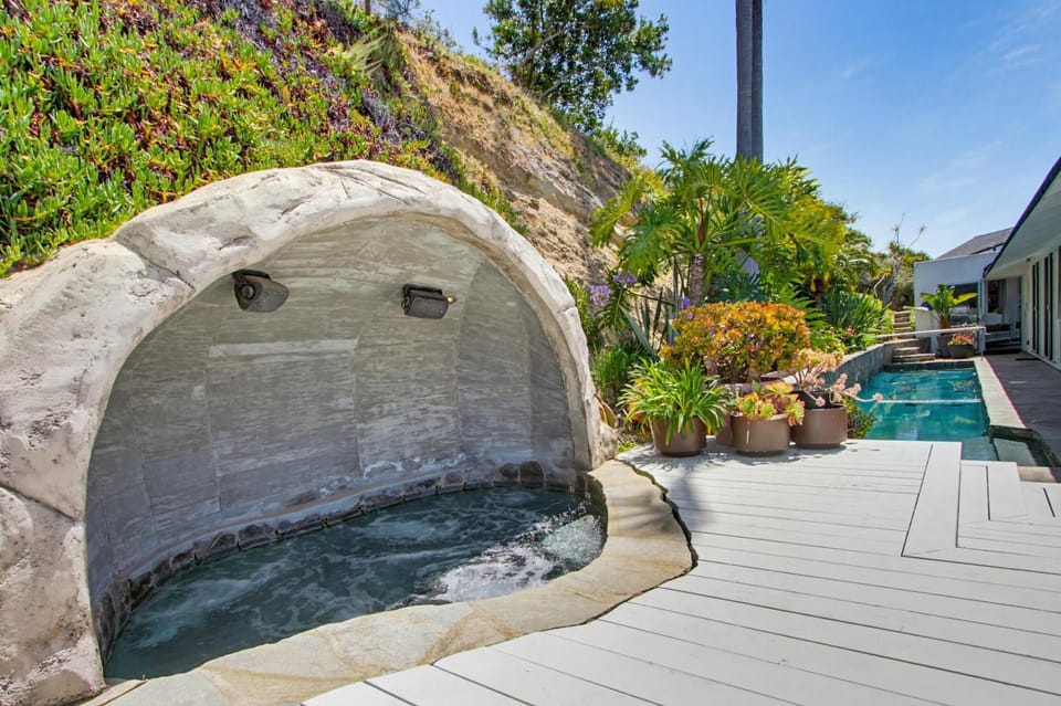 Day, Hot Tub
