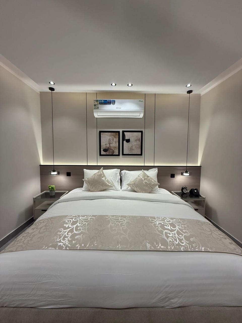 1BR Escape 65 inch TV Bathtub & Outdoor Lounge Apartment in Riyadh
