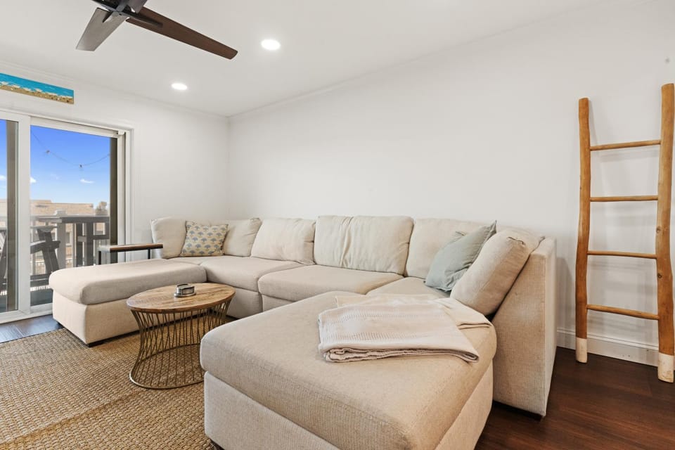 Canalfront 2BR Condo in OCMD w Balcony & Bay Sunset Views House in Ocean City