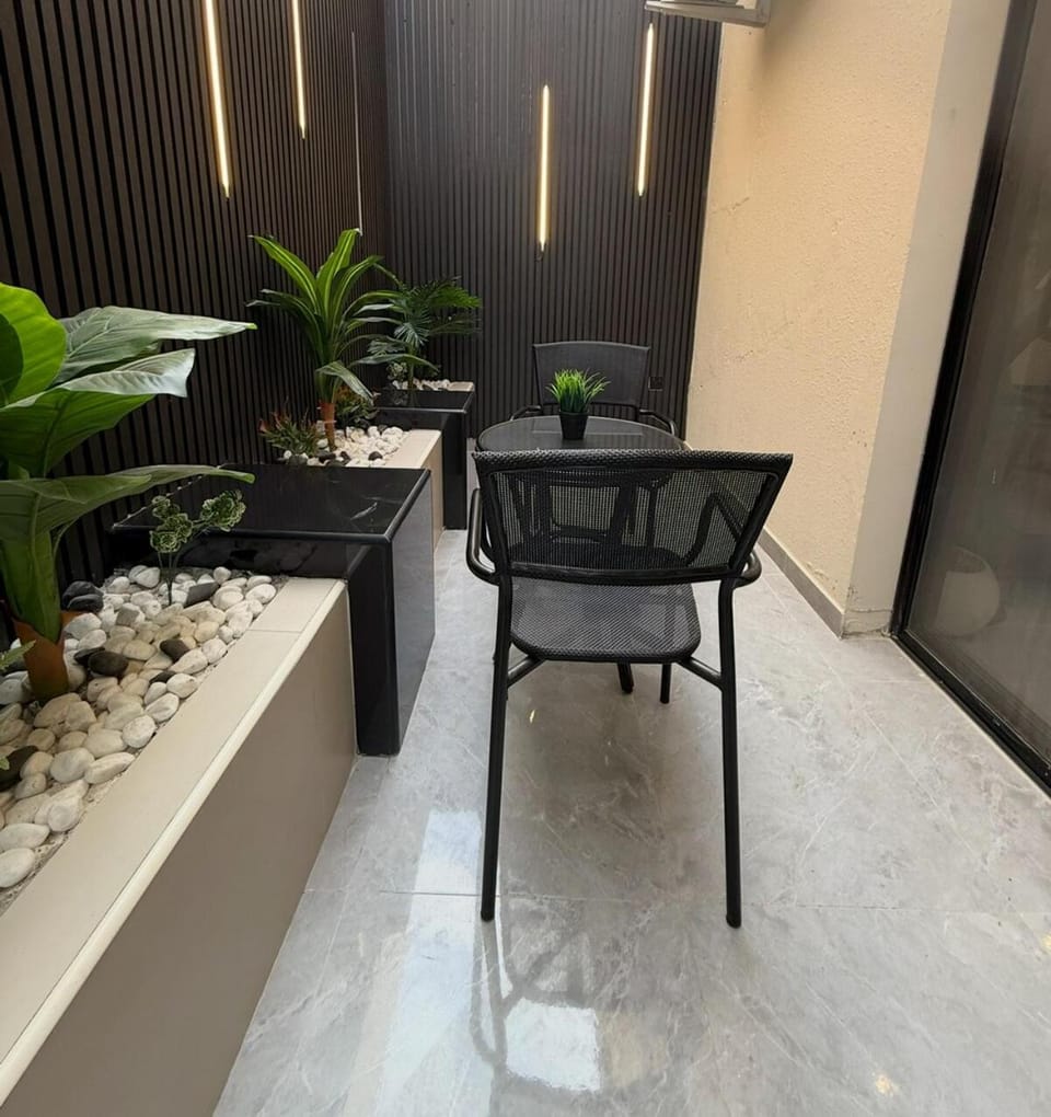 Jacuzzi Retreat Spacious & Patio Apartment in Riyadh