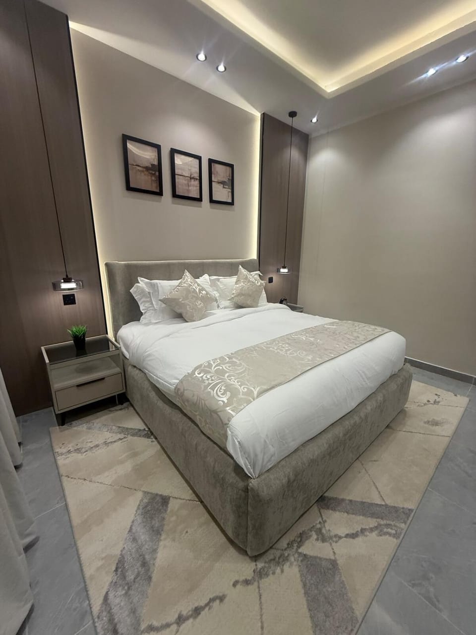 Jacuzzi Retreat Spacious & Patio Apartment in Riyadh