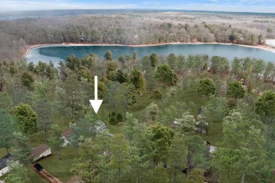 Newly built modern gem with 4 Beds Sanford Lake access close to Traverse City & Dunes House in Sleeping Bear Dunes