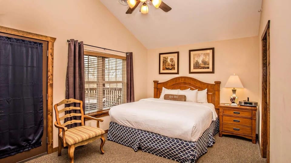 The Lodges at Great Smoky Mountains - 1BR Suite Apartment in Pigeon Forge