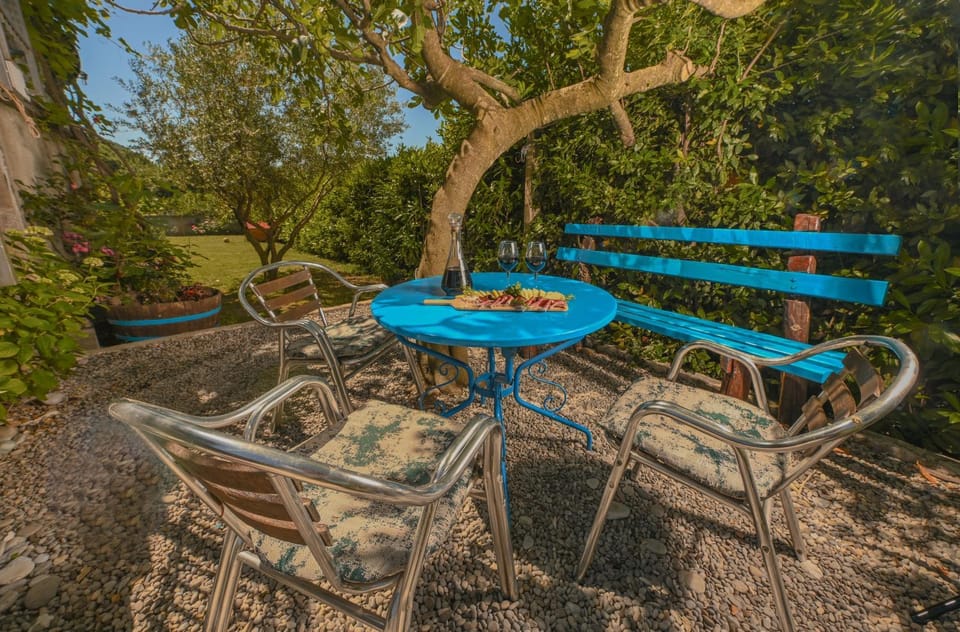 Garden, Seating area