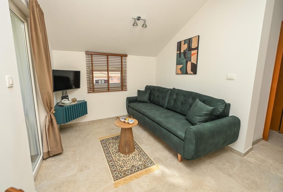 TV and multimedia, Living room, air conditioner