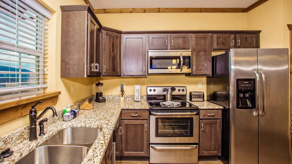 The Lodges at Great Smoky Mountains - 2BR Suite Apartment in Pigeon Forge