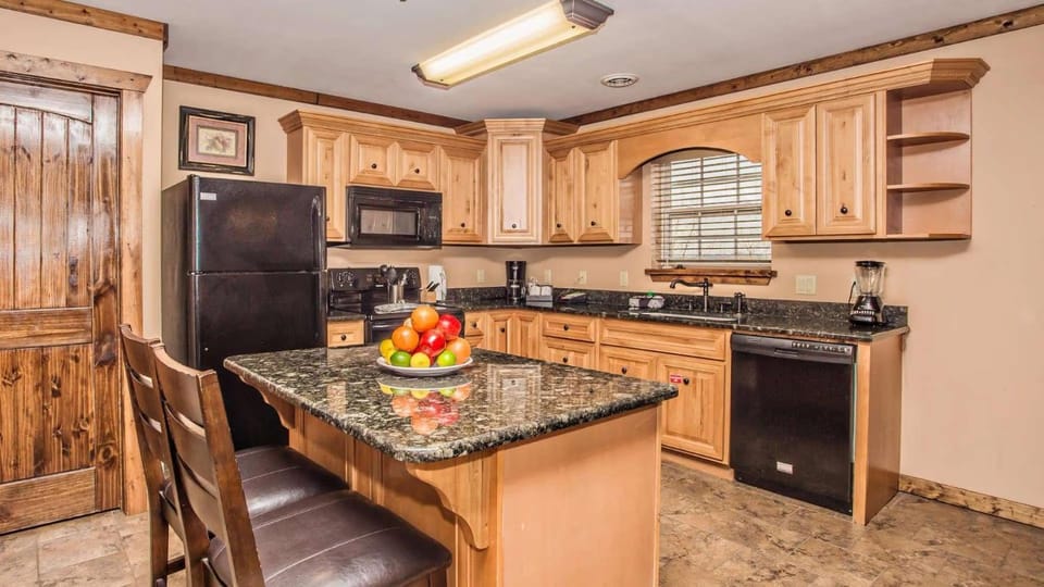 The Lodges at Great Smoky Mountains - 2BR Suite Apartment in Pigeon Forge