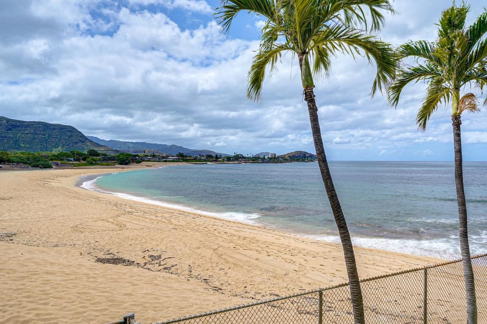 Steps to Beach & Pool! Oceanfront Waianae Studio Apartment in Makaha