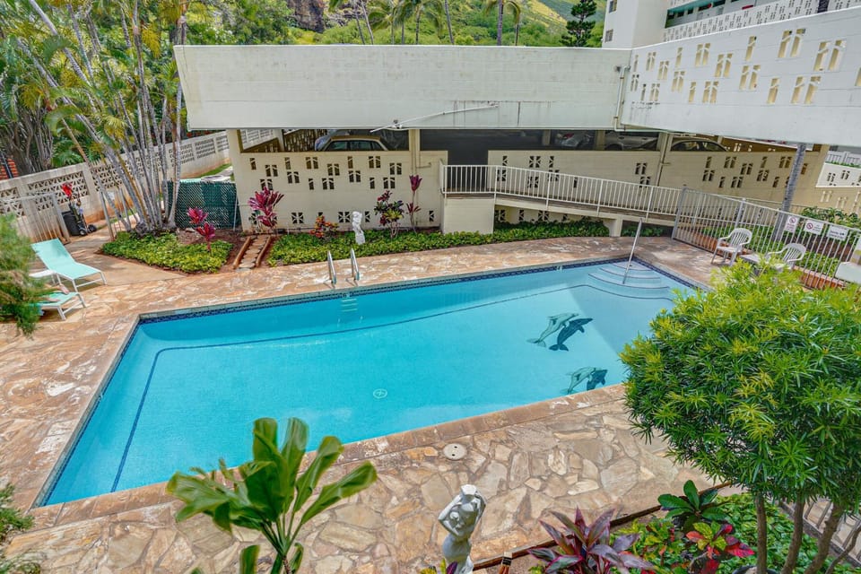Steps to Beach & Pool! Oceanfront Waianae Studio Apartment in Makaha