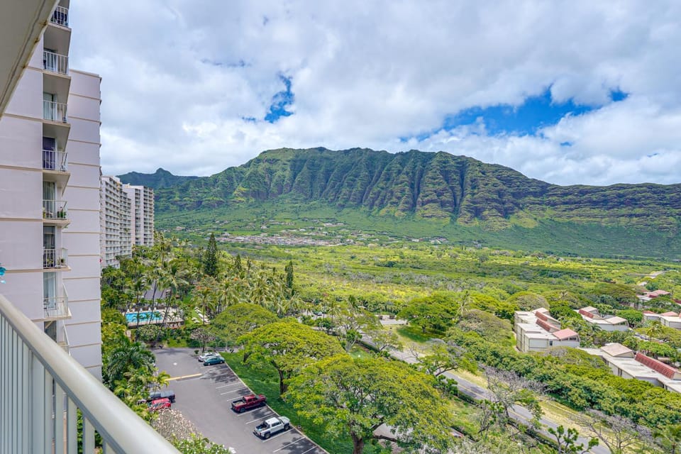 Stay on Waianae Coast! Ocean-View Condo w/ Pools House in Makaha Valley