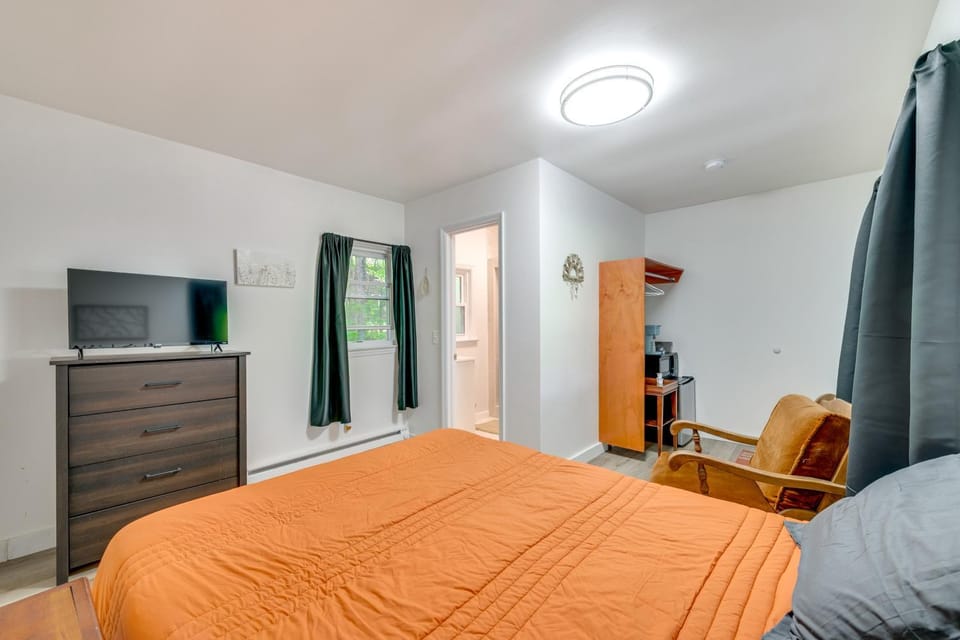 Close to Marina, Beach & Town! Schroon Lake Escape Apartment in Schroon Lake