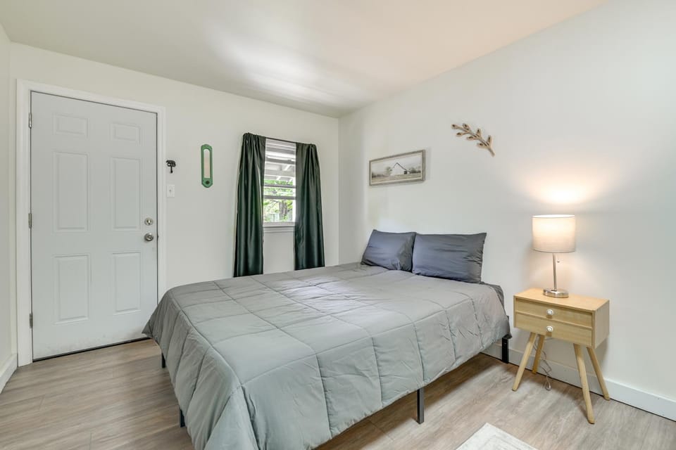 Schroon Lake Room < 1 Mi to Marina & Beach! Apartment in Schroon Lake