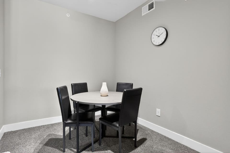 Bright & spacious 1bedroom retreat Apartment in New Braunfels