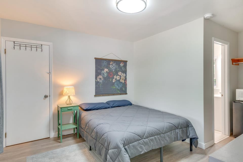 Cozy Room Near Schroon Lake Marina, Town & Beach! Apartment in Schroon Lake