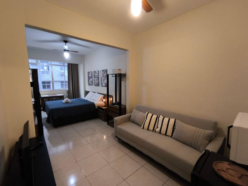 Studio apartment with a queen-size bed in Barata Ribeiro - C058 Apartment in Rio de Janeiro