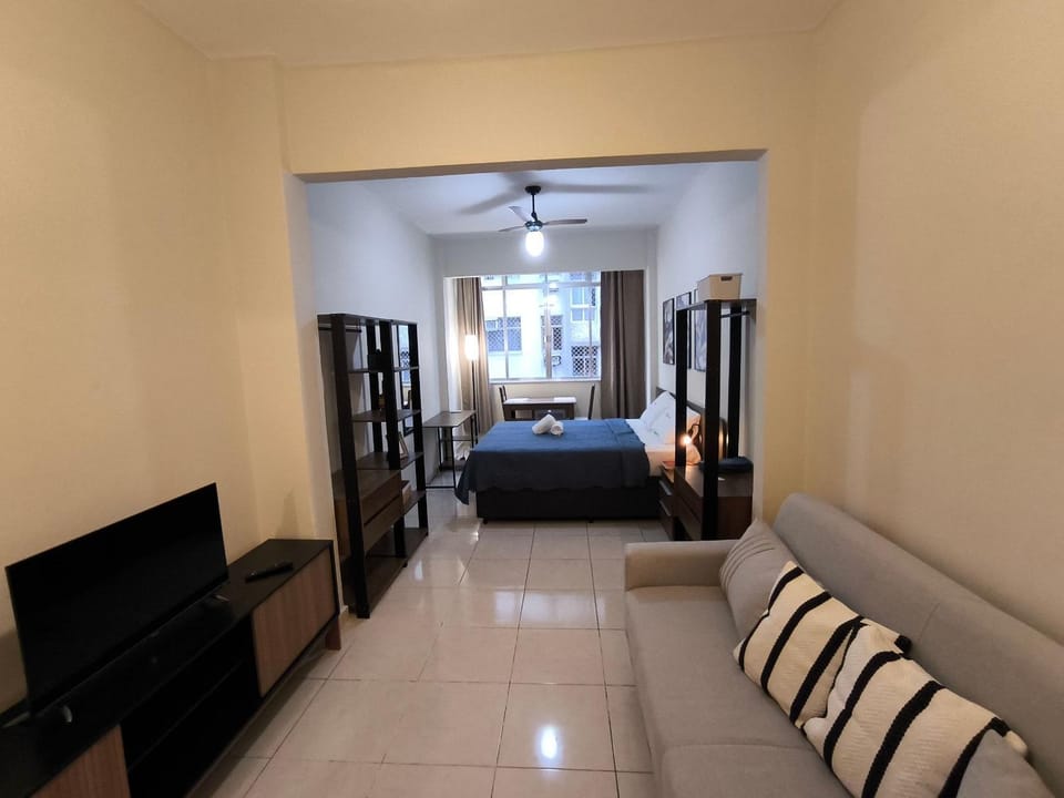 Studio apartment with a queen-size bed in Barata Ribeiro - C058 Apartment in Rio de Janeiro