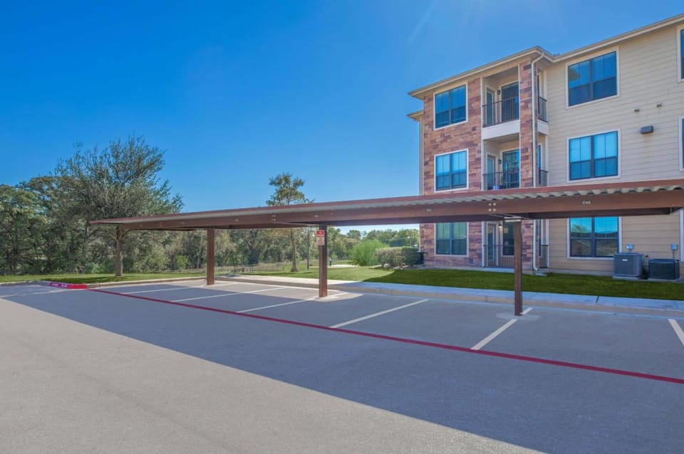 Bright 1BR near dining and kitchen Apartment in New Braunfels