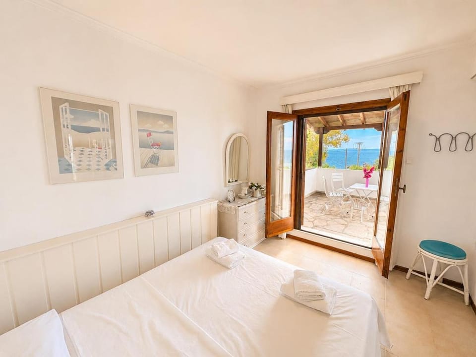Sea Breeze House 50m from Beach - 2Floors- 6guests House in Halkidiki