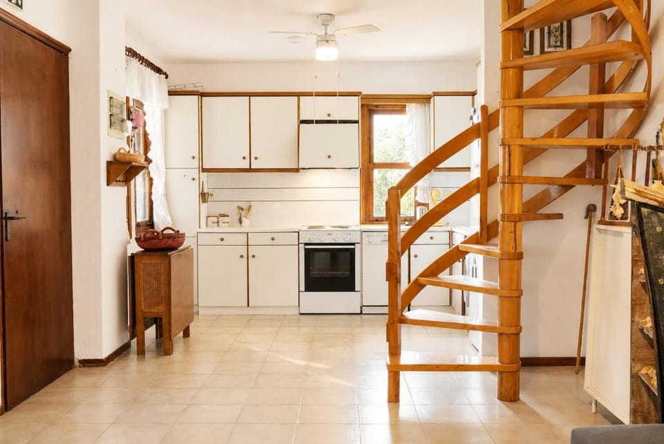 Sea Breeze House 50m from Beach - 2Floors- 6guests House in Halkidiki