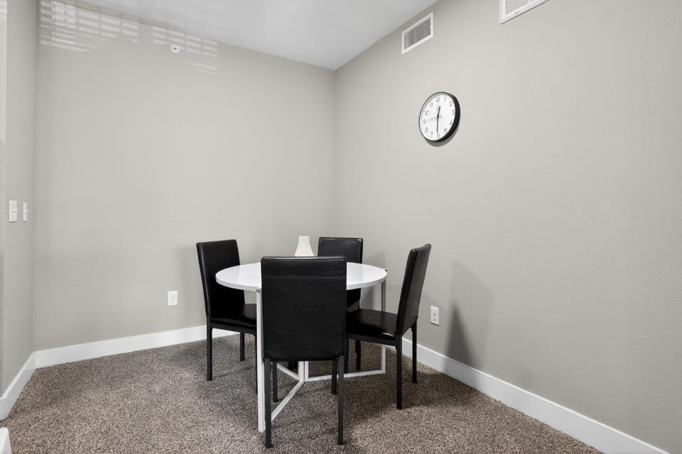 Modern 1BR with bright living room Apartment in New Braunfels