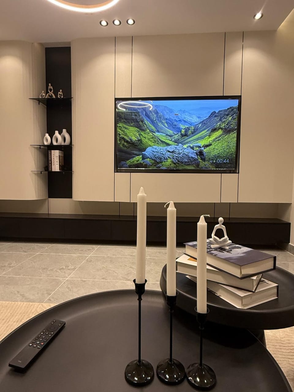 Cozy 1BR 65 inch TV Bathtub and Outdoor Seating Apartment in Riyadh