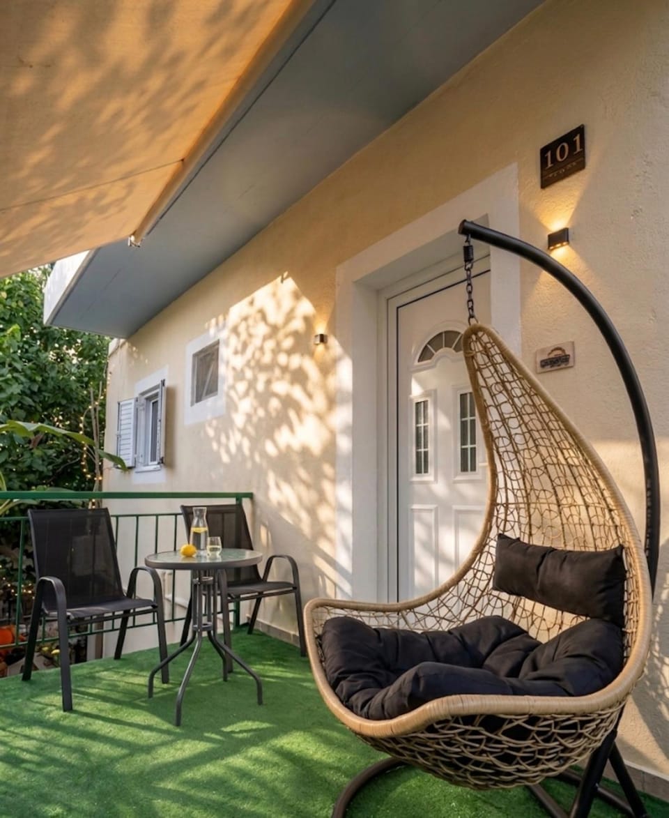 FLISVOs 70 m από την θάλασσα Apartment in Greece