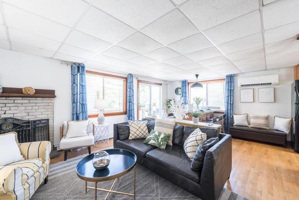 Only Steps to the Ocean & Black Point ! House in Narragansett Beach