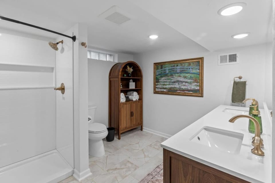 Shower, Toilet, Bathroom