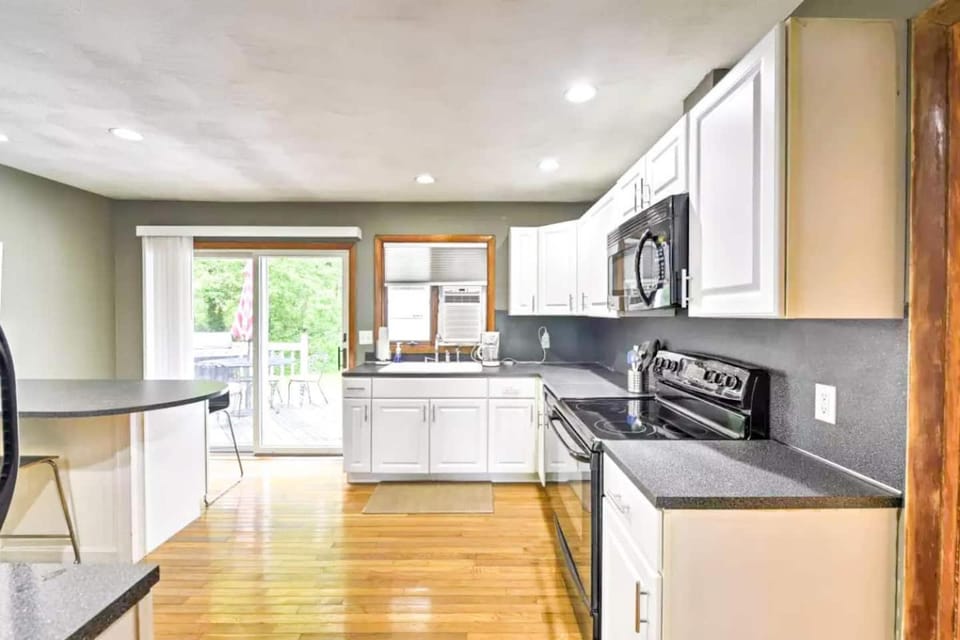 Vacation Cottage in the Heart of Narragansett House in Narragansett Beach