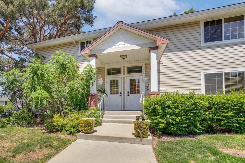 2 Mi to Dtwn Boise! Condo w/ Pool & Hot Tub Access House in Boise