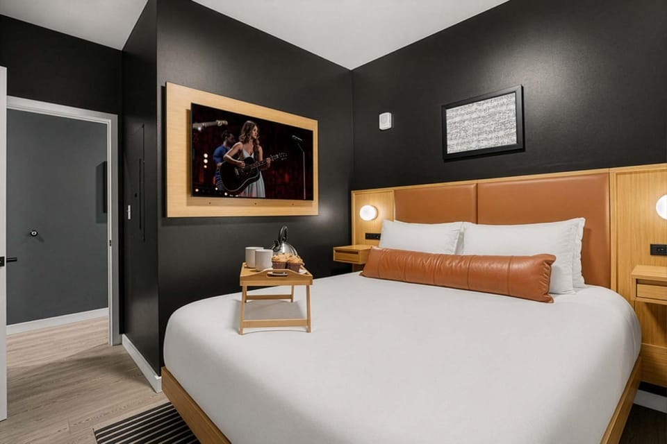 Noir - Pool & Gym - Mins to Broadway House in Music Row