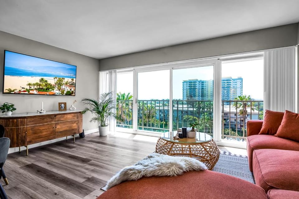 Marina Chic Apartment! Free Parking Apartment in Marina del Rey