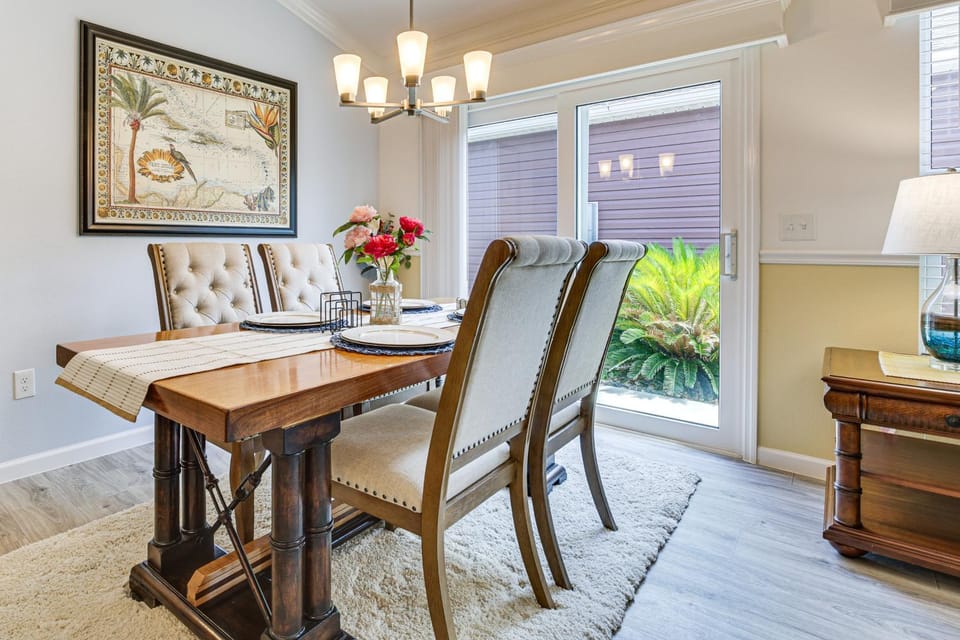 Easy Pool Access & Private Patio! DeLuna Villa House in Wildwood