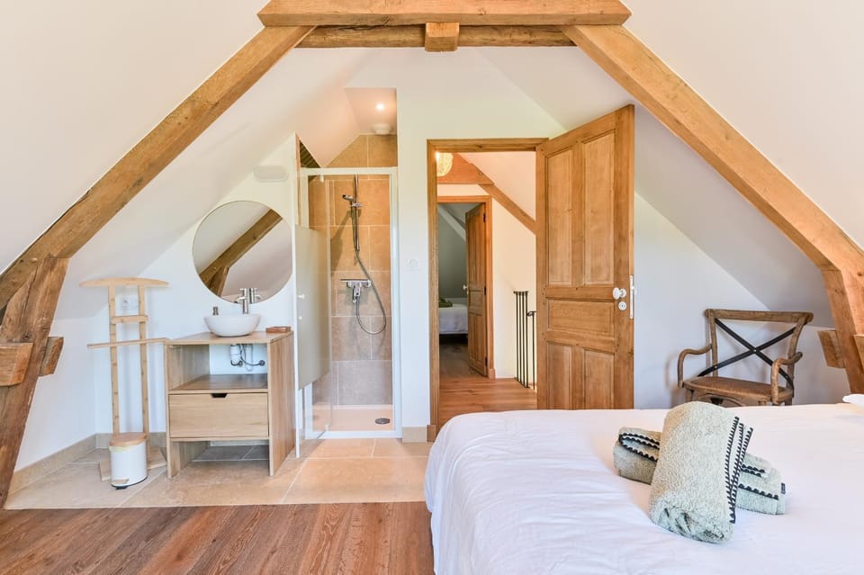 Shower, Bedroom
