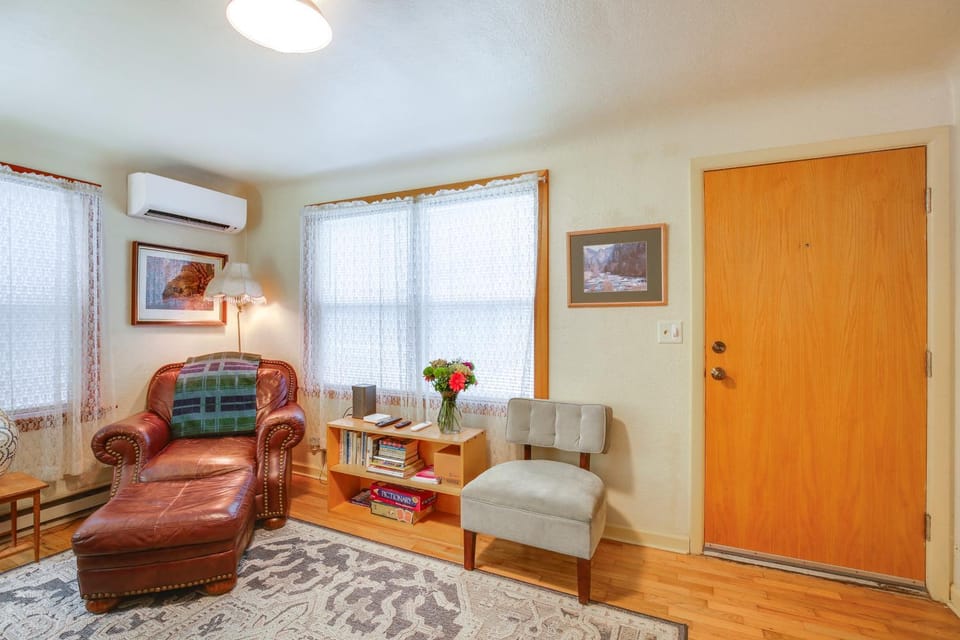 Cozy Vintage in Friendly Neighborhood, 2 Mi to UO! House in Eugene