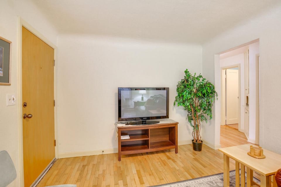 Cozy Vintage in Friendly Neighborhood, 2 Mi to UO! House in Eugene