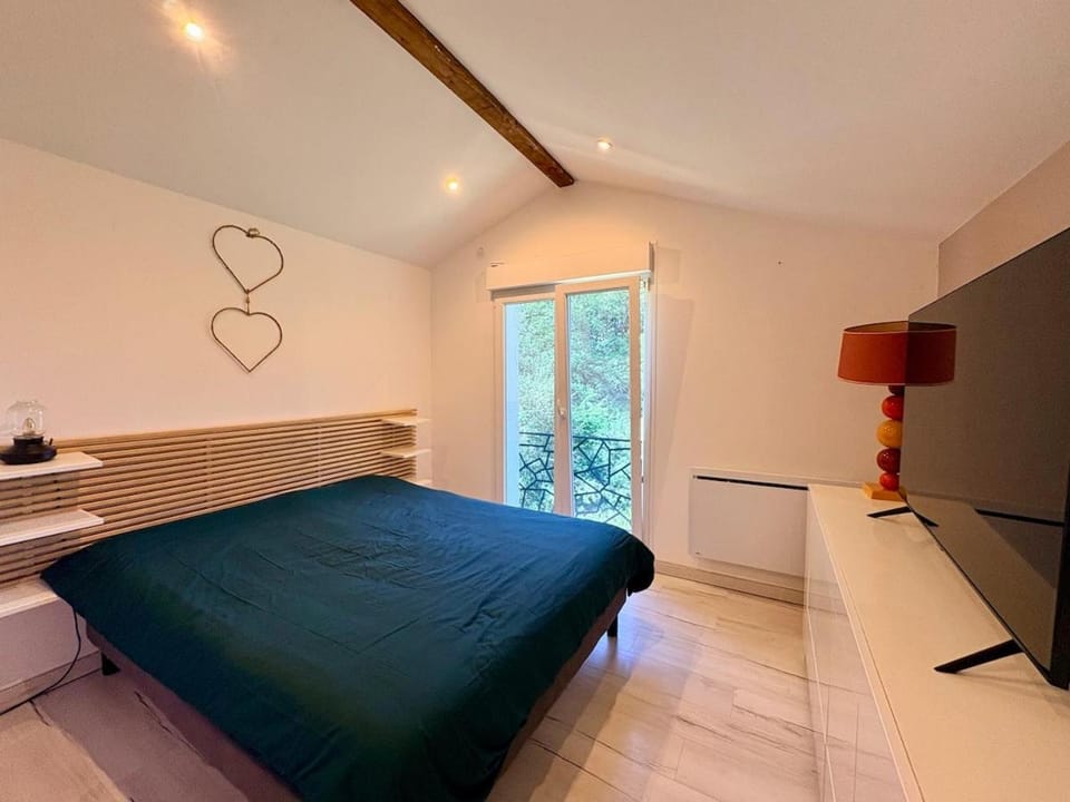 L'Art du bassin nature et accès direct au l'eau House in Bourgogne-Franche-Comté