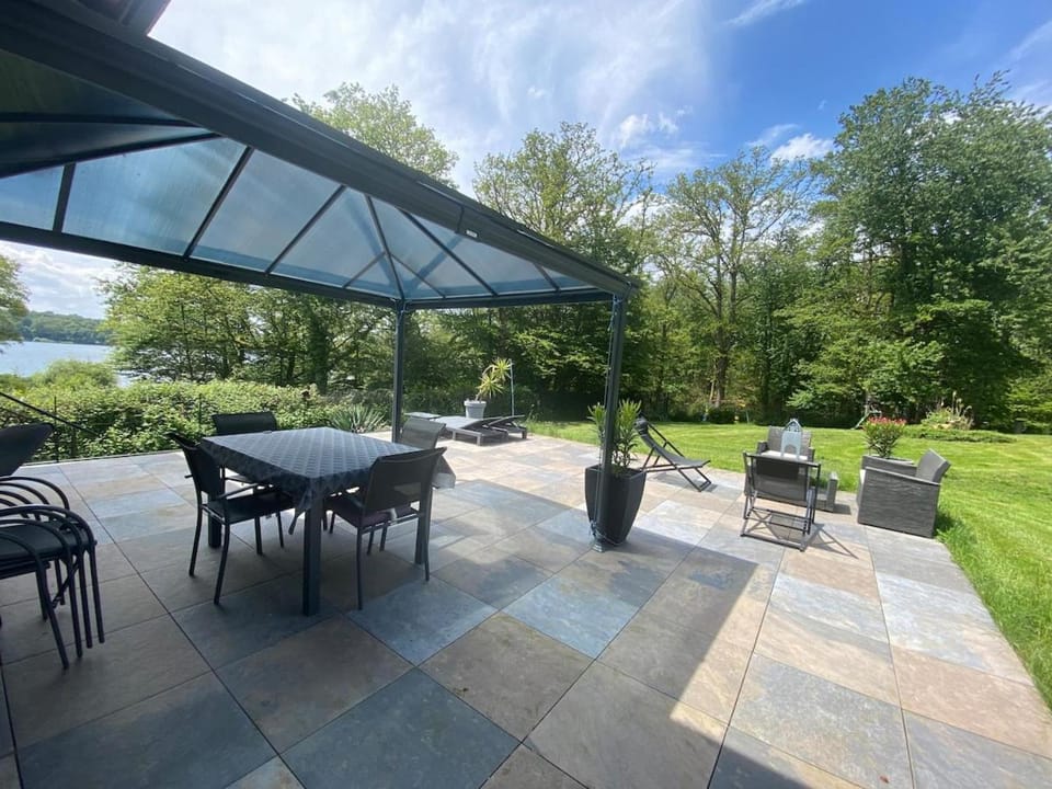 L'Art du bassin nature et accès direct au l'eau House in Bourgogne-Franche-Comté