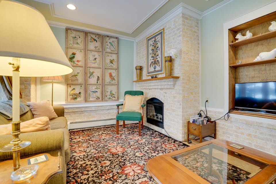 Grand Multi-Unit Estate: 2 Mi to Dtwn Minneapolis! House in Lowry Hill