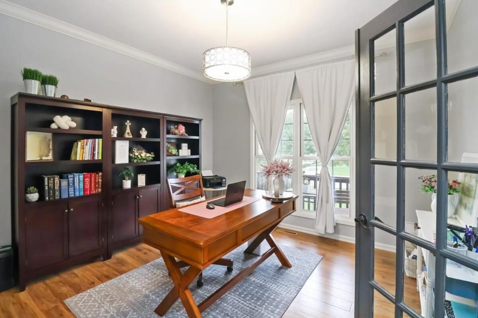FamilyFriendly -5BR Home with Games & Massage Chair House in Iowa