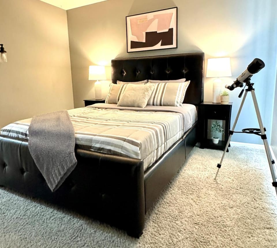 FamilyFriendly -5BR Home with Games & Massage Chair House in Iowa