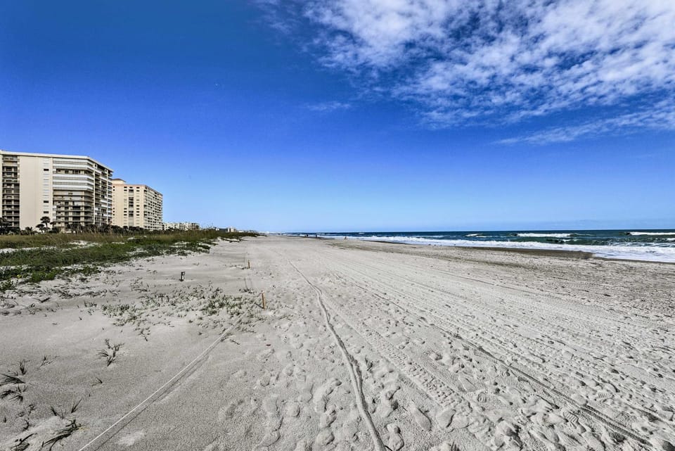 Ocean-View Balcony & Pool Access! Cocoa Beach Gem House in Seacrest Beach