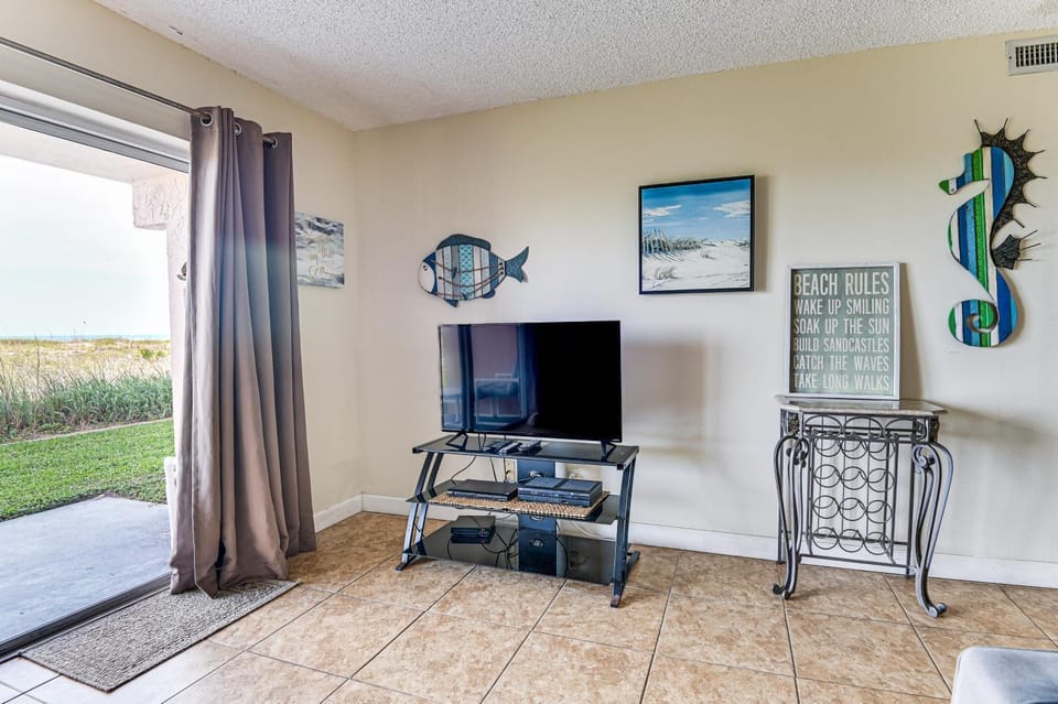 Ocean-View Pool + Boardwalk: Cocoa Beach Condo House in Seacrest Beach