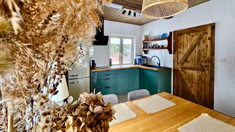 Kitchen or kitchenette, pet friendly, stove