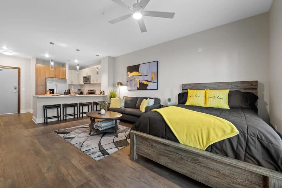 Stylish Gulch Retreat - Near Broadway Apartment in The Gulch