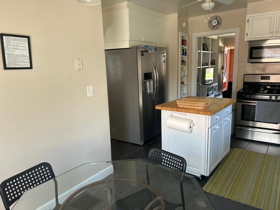 Cozy Stays - Budget Friendly - Fast Wifi - Smart Tv Vacation rental in Ohio