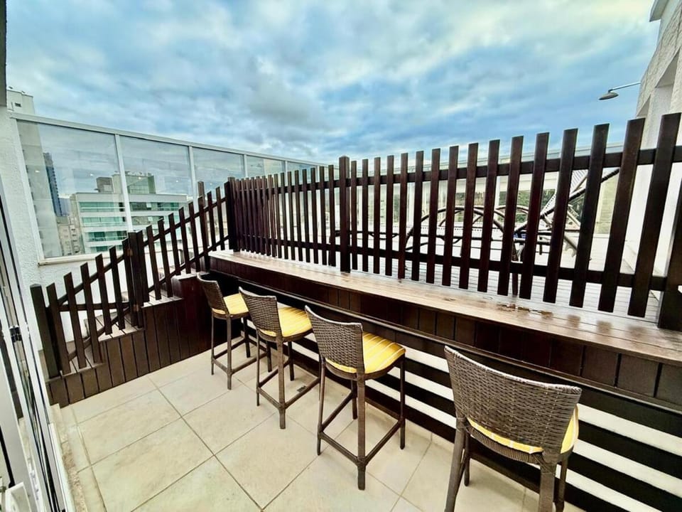 Cobertura duplex com piscina privada, 3 suítes e 2 vagas garagem 196m2 Apartment in Balneário Camboriú