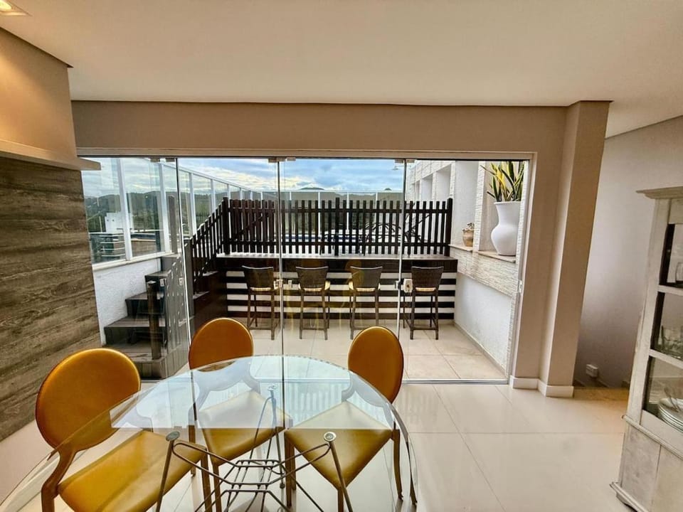 Cobertura duplex com piscina privada, 3 suítes e 2 vagas garagem 196m2 Apartment in Balneário Camboriú